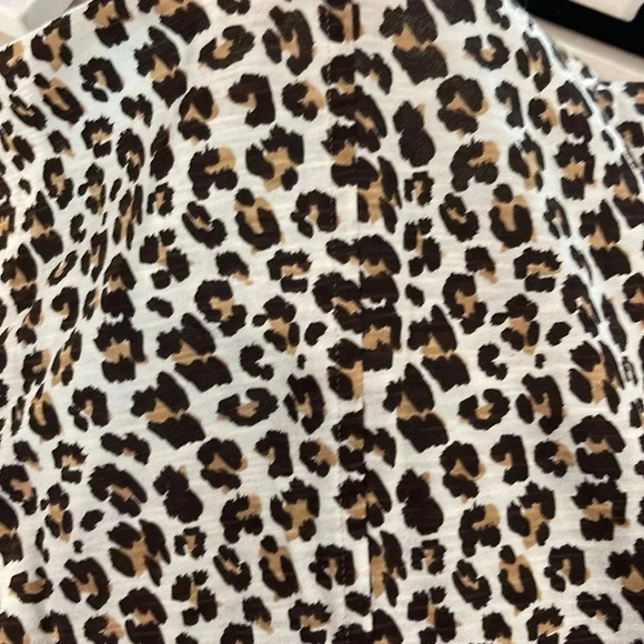 Banana Republic Malibu Tee Leopard Print - Picture 13 of 15